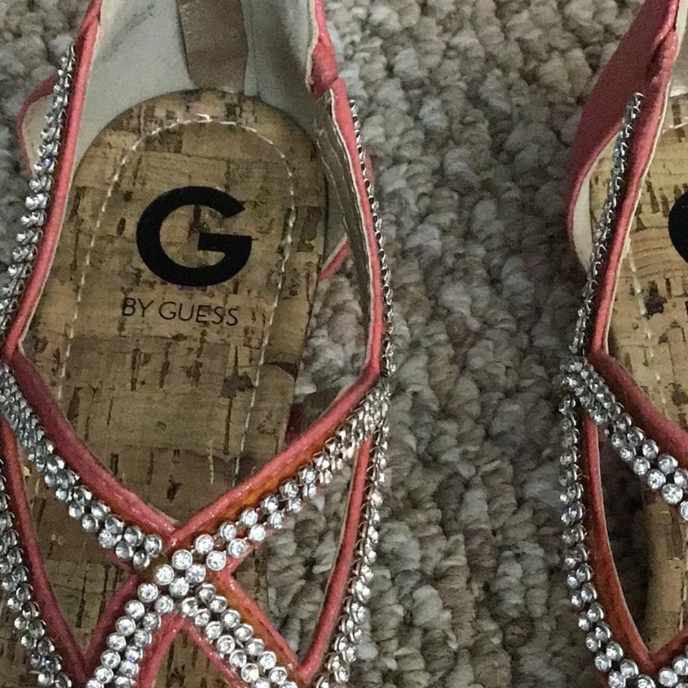 Guess women’s sandal size 8 1/2 - Picture 7 of 8